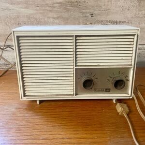 Vintage Philco-Ford Radio WORKS